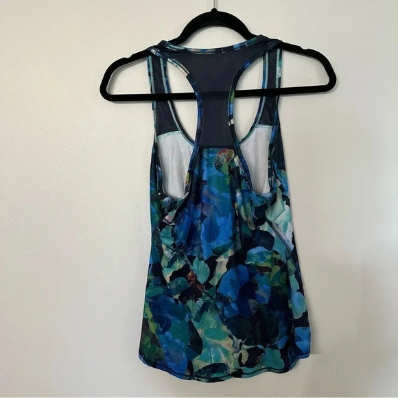 Athleta Blue Abstract Floral Racerback Sleeveless Scoop Neck Tank Size XS - Picture 9 of 9